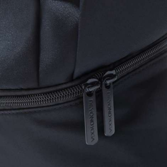 BEYOND YOGA | Black Convertible Gym Bag/Backpack in Black NWT - Picture 4 of 6